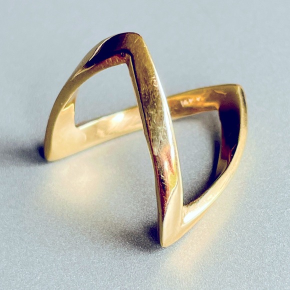 Jewelry - 14K Yellow Gold V Shape Chevron Wishbone Ring Band w/ Appraisal
